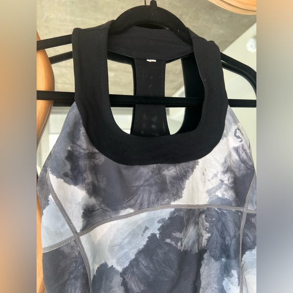 Lululemon tank size 8 - Picture 1 of 3